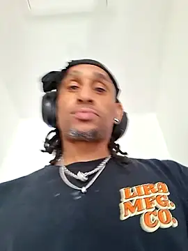 Snapshot of MTheRealrDLlongCrippler chatting on 02/23/26, 11:02 MTheRealrDLlongCrippler online show from 02/23/26, 11:02