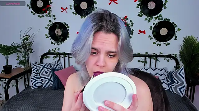 LiraBelle online show from 04/13/26, 03:12