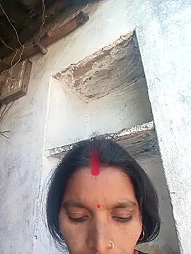 Hot-qwe online show from 12/04/25, 08:34