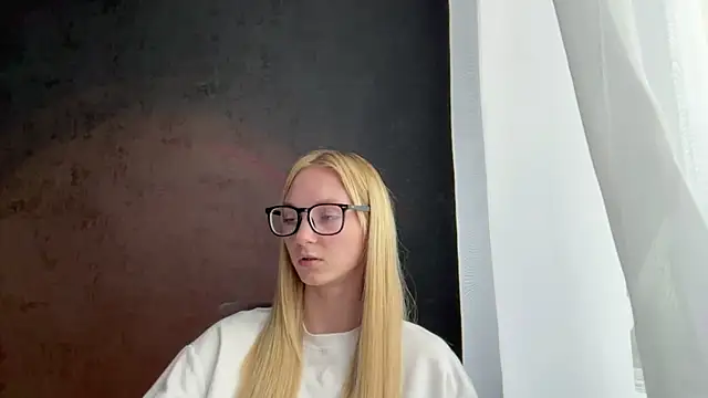 Snapshot of LangKrakowiak chatting on 12/04/25, 09:40 LangKrakowiak online show from 12/04/25, 09:40