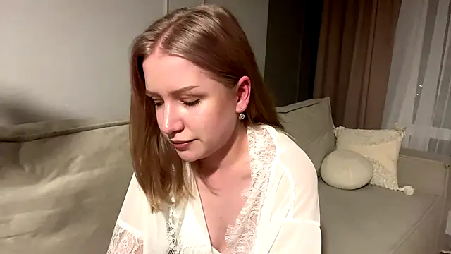 Snapshot of Alice_meow15 chatting on 11/22/25, 03:22 Alice meow15 online show from 11/22/25, 03:22