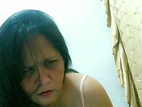 Snapshot of divinegrace1983 chatting on 11/24/25, 06:13 divinegrace1983 online show from 11/24/25, 06:13