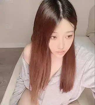 clara-cc online show from 06/18/26, 01:48