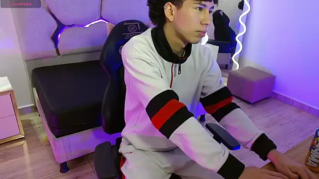 kaelwolf tay online show from 11/29/25, 07:39