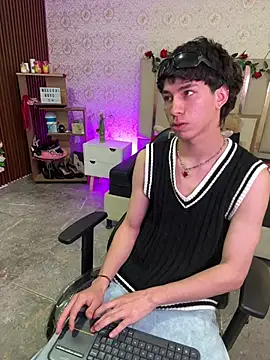 kaelwolf tay online show from 04/06/26, 07:37