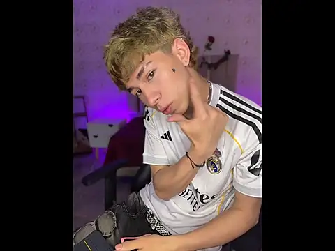 kaelwolf tay online show from 04/18/26, 11:36