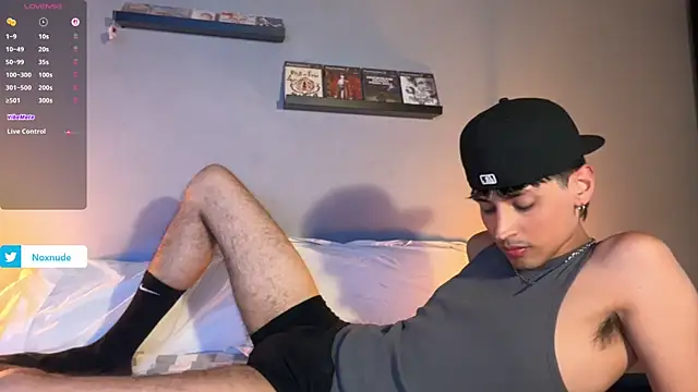 Snapshot of noxnude chatting on 06/04/26, 10:27 noxnude online show from 06/04/26, 10:27