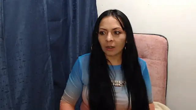 Snapshot of Paolahotty chatting on 12/14/25, 10:47 Paolahotty online show from 12/14/25, 10:47