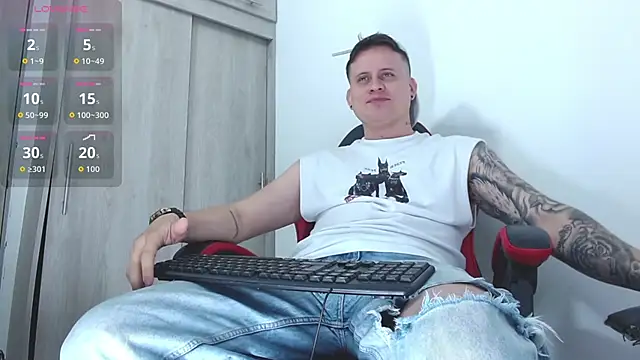 Snapshot of leon_cumming chatting on 12/02/25, 11:45 leon cumming online show from 12/02/25, 11:45
