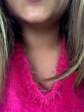 Snapshot of hotladki5 chatting on 12/19/25, 10:55 hotladki5 online show from 12/19/25, 10:55