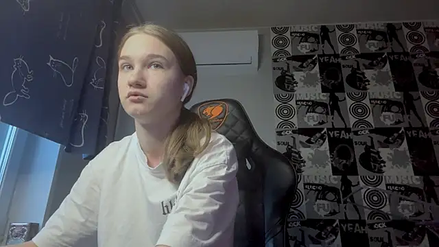 helgicuteness online show from 12/20/25, 12:23