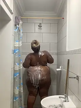 cuddlegiantbear online show from 11/24/25, 05:45