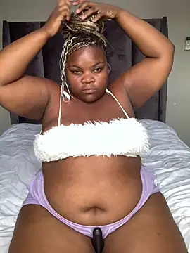 cuddlegiantbear online show from 11/28/25, 07:33