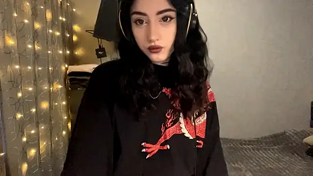 Snapshot of Meowluly chatting on 12/15/25, 09:52 Meowluly online show from 12/15/25, 09:52