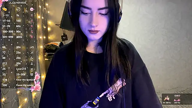 Snapshot of Meowluly chatting on 12/22/25, 09:23 Meowluly online show from 12/22/25, 09:23