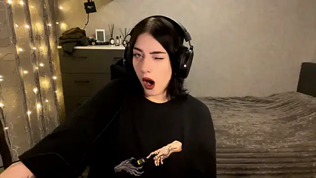 Snapshot of Meowluly chatting on 01/12/26, 09:31 Meowluly online show from 01/12/26, 09:31