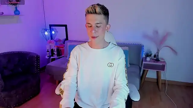 Juaan Diick online show from 02/12/26, 07:42