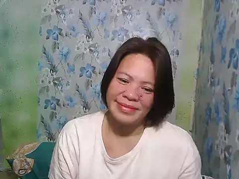 Snapshot of Smilinglovely chatting on 12/22/25, 10:51 Smilinglovely online show from 12/22/25, 10:51