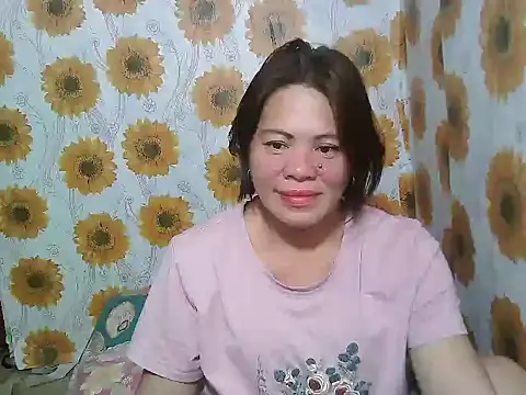 Snapshot of Smilinglovely chatting on 01/06/26, 01:04 Smilinglovely online show from 01/06/26, 01:04