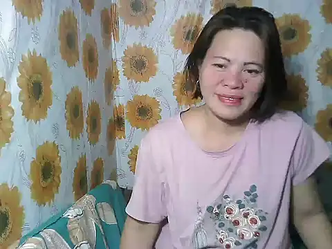 Snapshot of Smilinglovely chatting on 02/05/26, 01:05 Smilinglovely online show from 02/05/26, 01:05