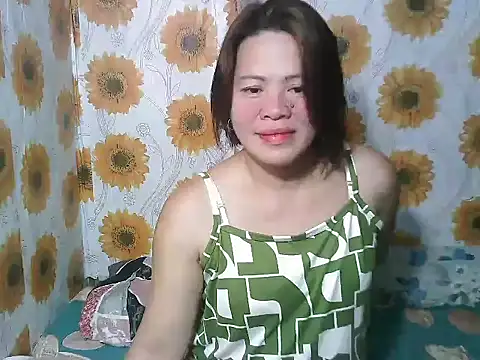 Snapshot of Smilinglovely chatting on 02/13/26, 01:29 Smilinglovely online show from 02/13/26, 01:29