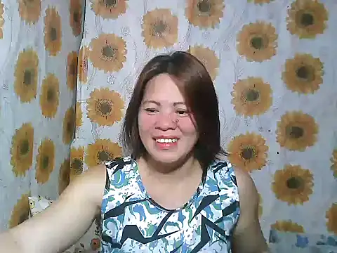 Snapshot of Smilinglovely chatting on 03/03/26, 06:52 Smilinglovely online show from 03/03/26, 06:52