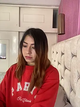 Snapshot of MaddieHunter chatting on 11/25/25, 01:33 MaddieHunter online show from 11/25/25, 01:33