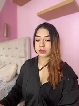 Snapshot of MaddieHunter chatting on 11/26/25, 01:23 MaddieHunter online show from 11/26/25, 01:23