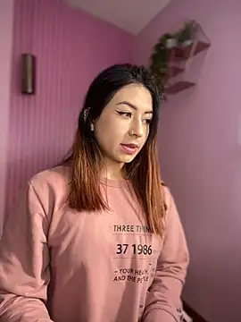 Snapshot of MaddieHunter chatting on 11/28/25, 01:14 MaddieHunter online show from 11/28/25, 01:14