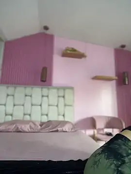 Snapshot of MaddieHunter chatting on 12/01/25, 01:05 MaddieHunter online show from 12/01/25, 01:05