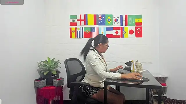 Snapshot of Miss_clarepocahose chatting on 06/15/26, 01:08 Miss clarepocahose online show from 06/15/26, 01:08