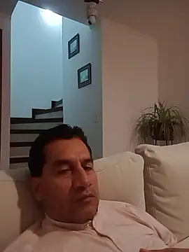 Snapshot of ChrisFloresP chatting on 11/26/25, 11:28 ChrisFloresP online show from 11/26/25, 11:28