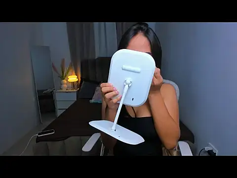 Snapshot of Laureen_BrownXxx chatting on 07/14/26, 12:00 Laureen BrownXxx online show from 07/14/26, 12:00