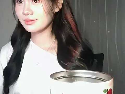Snapshot of Nunaa18 chatting on 02/11/26, 01:05 Nunaa18 online show from 02/11/26, 01:05