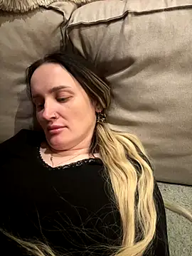 Snapshot of TomilaSi chatting on 01/05/26, 05:27 TomilaSi online show from 01/05/26, 05:27