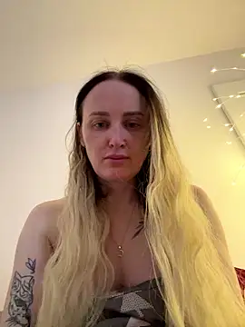 Snapshot of TomilaSi chatting on 01/11/26, 02:11 TomilaSi online show from 01/11/26, 02:11