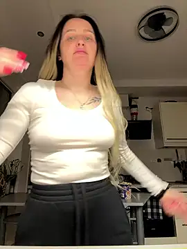 Snapshot of TomilaSi chatting on 01/15/26, 01:21 TomilaSi online show from 01/15/26, 01:21