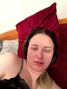 Snapshot of TomilaSi chatting on 01/18/26, 12:31 TomilaSi online show from 01/18/26, 12:31