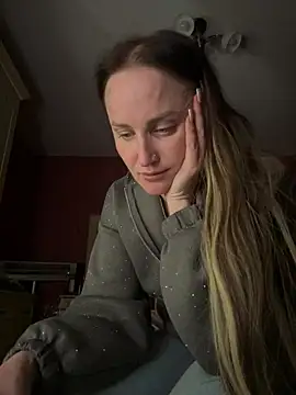 Snapshot of TomilaSi chatting on 03/13/26, 11:11 TomilaSi online show from 03/13/26, 11:11