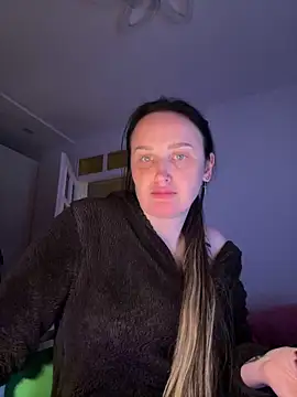Snapshot of TomilaSi chatting on 04/29/26, 09:43 TomilaSi online show from 04/29/26, 09:43
