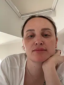 Snapshot of TomilaSi chatting on 05/20/26, 04:24 TomilaSi online show from 05/20/26, 04:24