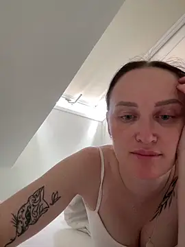 Snapshot of TomilaSi chatting on 06/13/26, 10:24 TomilaSi online show from 06/13/26, 10:24