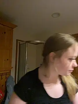 Snapshot of SmirkFans chatting on 02/03/26, 06:22 SmirkFans online show from 02/03/26, 06:22