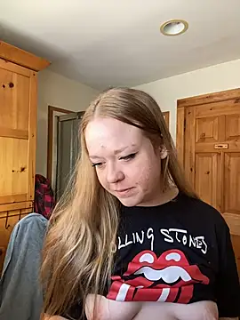 Snapshot of SmirkFans chatting on 02/08/26, 08:34 SmirkFans online show from 02/08/26, 08:34