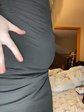 Snapshot of SmirkFans chatting on 02/11/26, 12:04 SmirkFans online show from 02/11/26, 12:04