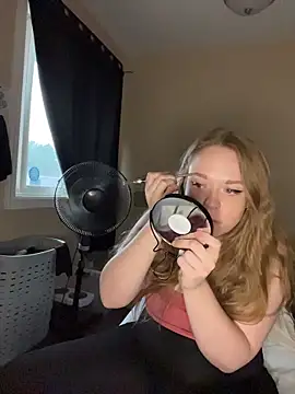 Snapshot of SmirkFans chatting on 04/05/26, 10:18 SmirkFans online show from 04/05/26, 10:18