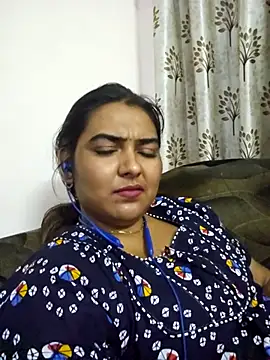 Snapshot of Tamil_Smiley_Queen chatting on 11/25/25, 09:59 Tamil Smiley Queen online show from 11/25/25, 09:59