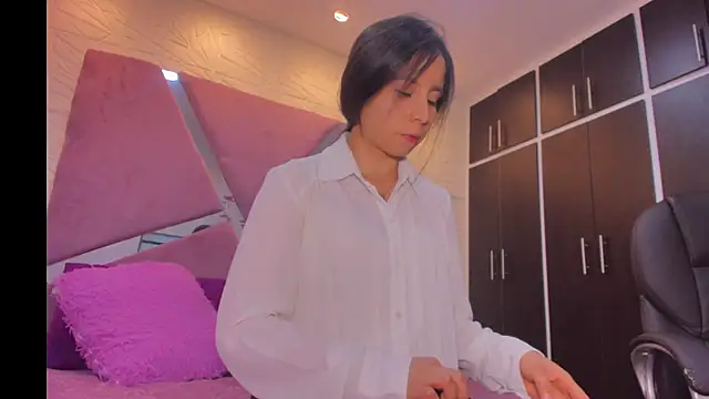 Snapshot of sol-angel chatting on 06/12/26, 04:06 sol-angel online show from 06/12/26, 04:06