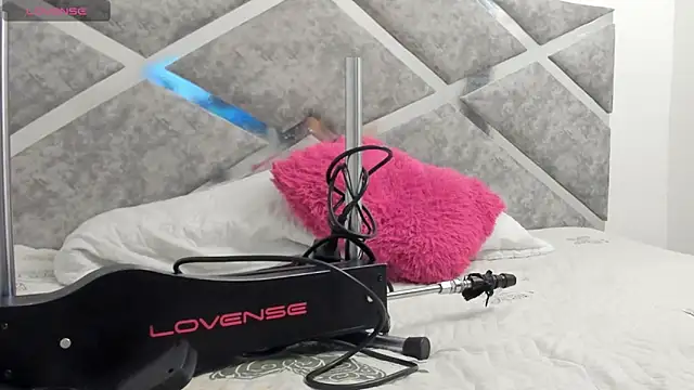 VALERIAQUEENTS   online show from 03/23/26, 11:47