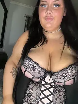 Snapshot of CurvyAyla chatting on 12/04/25, 10:29 CurvyAyla online show from 12/04/25, 10:29